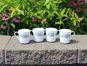 Juego de 4 tazas de té de café Corelle Callaway Holiday Corning ¡COMO NUEVAS! - Imagen 1 de 6