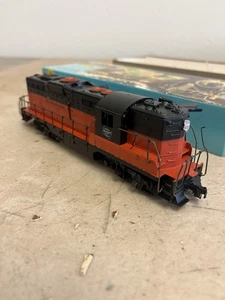 Athearn GP9 Powered HO Scale Diesel Locomotive Milwaukee Road 3159 Blue Box - Picture 1 of 7