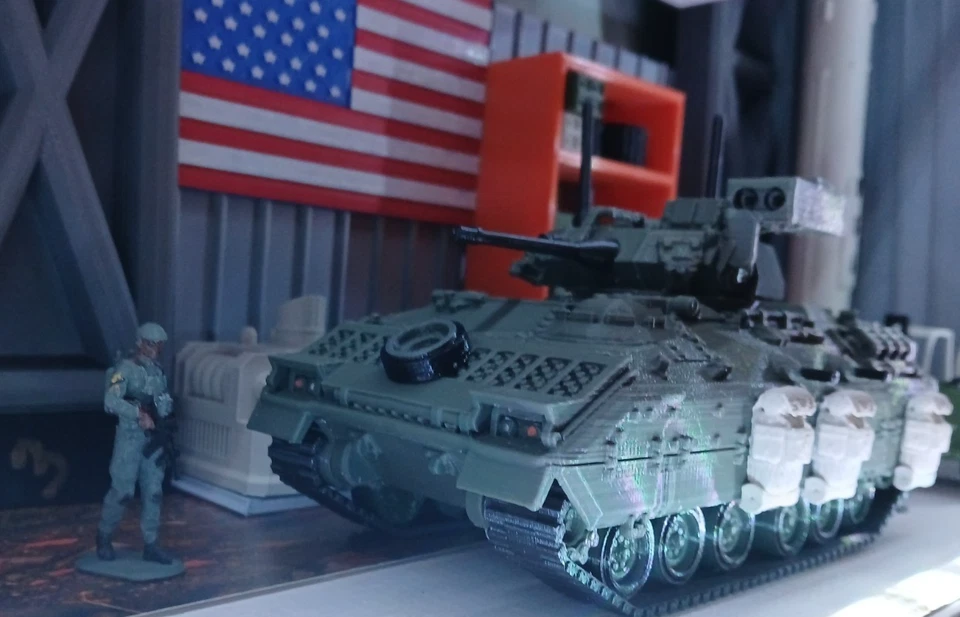 Vehículo de combate Bradley M2A3, escala 1:43 Foto 1 de 4