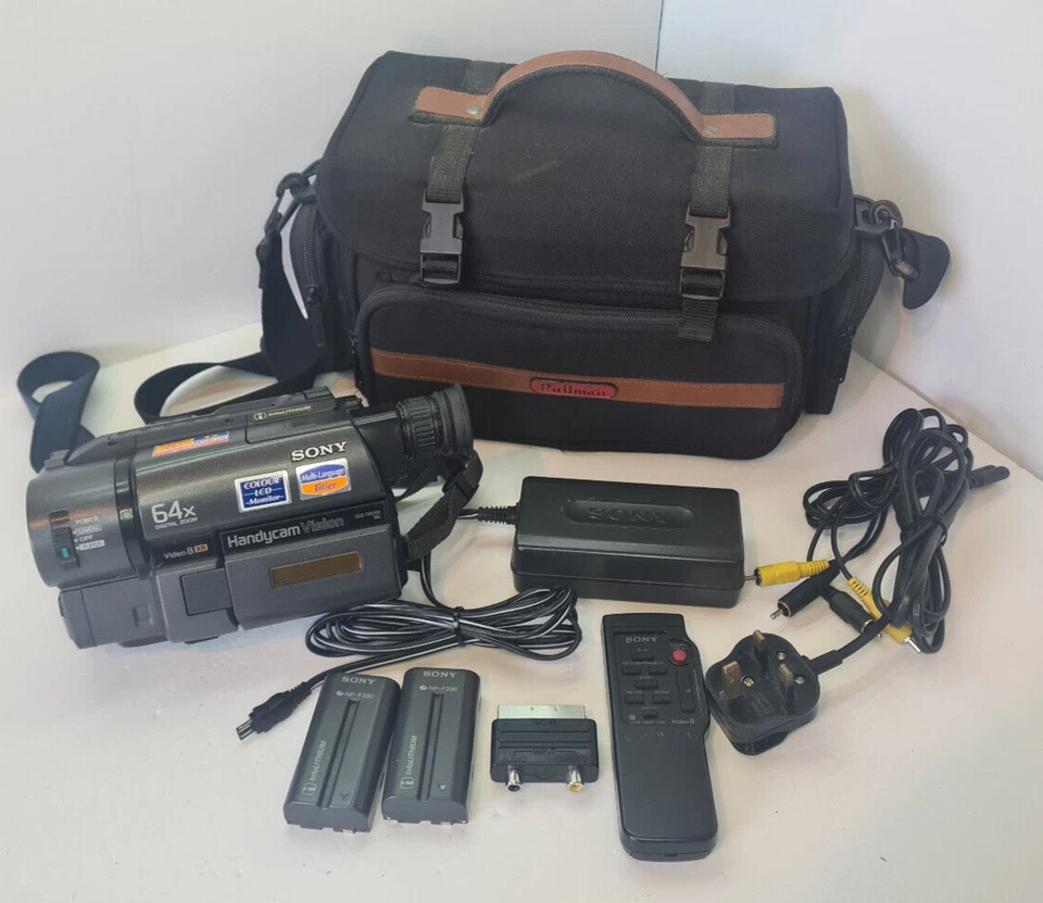 Sony CCD-TRV15E Handycam Video 8 Camcorder With Case & Accessories - Image 1 of 4