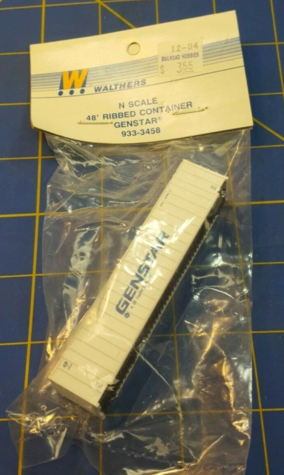 Walthers 933-3458 N Genstar 48' Ribbed Container - Assembled (white blue)