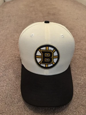 Boston Bruins Blanco New Era 59Fifty Sombrero Ajustado Talla 7 1/2, Campeones Copa Stanley Foto 1 de 3