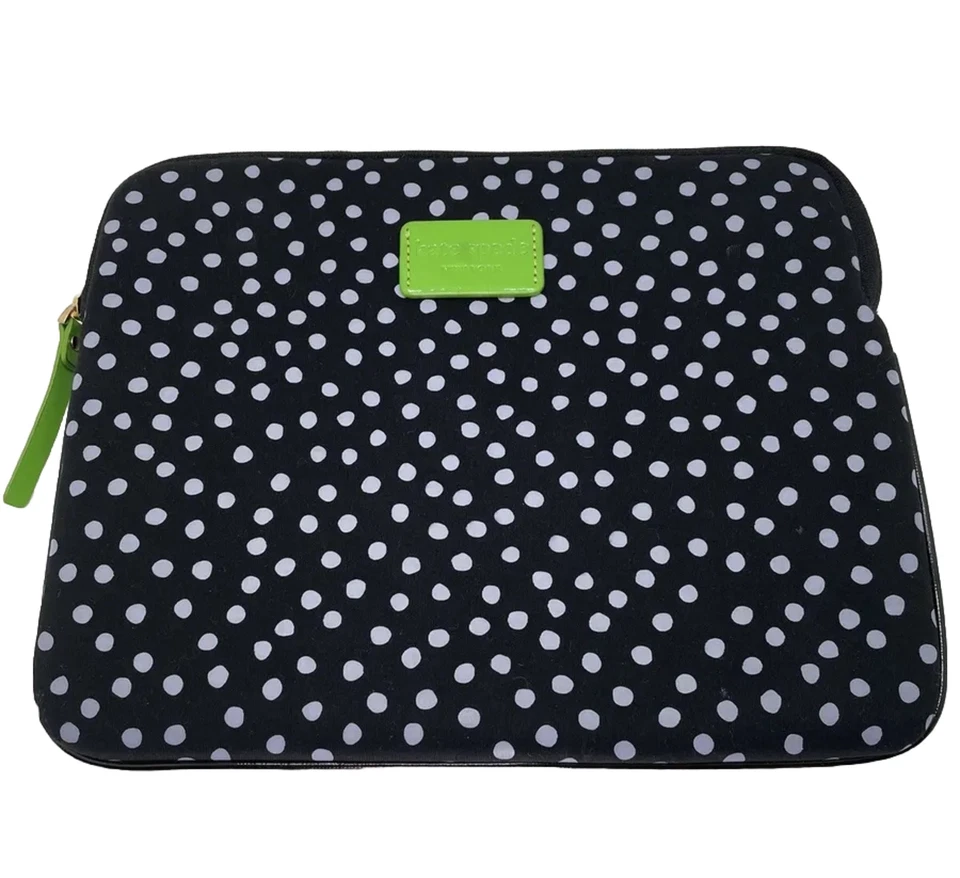 Funda con cremallera para iPad Kate Spade New York negra lunares verde lima Foto 1 de 4