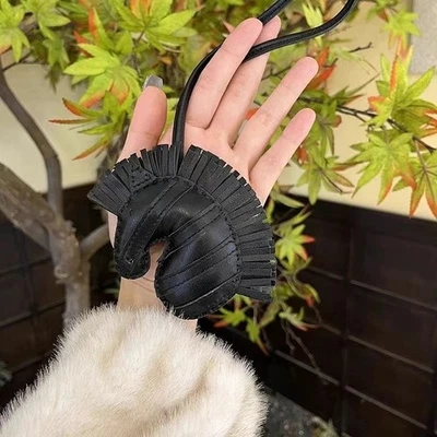 Cuero Real Caballo Cebra Coche Llavero Llavero Colgante Bolso Dije Accesorios Foto 1 de 4