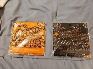NEU 2er Set Tito's handgefertigter Wodka schwarz und orange Paisley Logo Bandana - Bild 1 von 6
