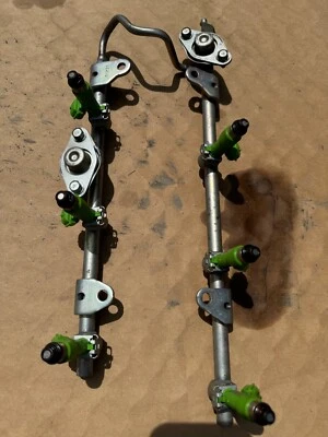 Nissan Máxima 2011 riel de combustible con inyectores Foto 1 de 2