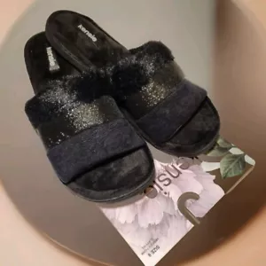 Kensie House Ciabatte 9 Donna Nero Scintillante Memory Foam Peluche Metallizzato - Foto 1 di 10