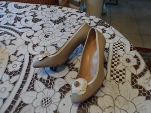 Chanel Beige Canvas Pumps W/ Ivory Trim & Floral Detail (+COA) Size 38B - Picture 1 of 22