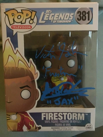 figure pop rare Wwe tna aew signed or unsigned Cover
