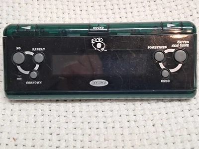 Green Radica 20Q Questions 2005 Electronic Handheld Big Screen neue Batterien - Bild 1 von 3