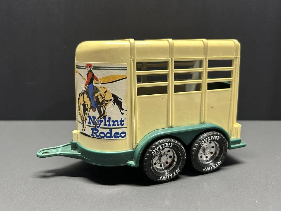Remolque Nylint Rodeo 1997 plástico para caballos 7" x 4,5" Rockford Illinois EE. UU. 27902 Foto 1 de 4