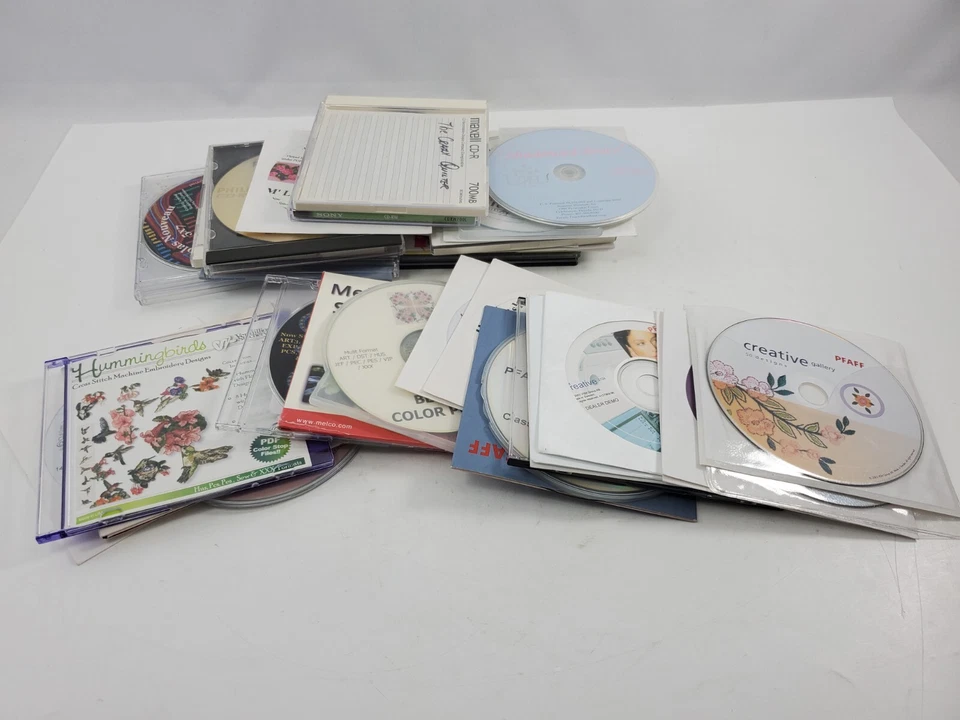 Lote de 38 CD Bordados Pfaff Diseño Creativo Costura Costura Disco Computadora Foto 1 de 4