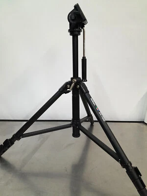 Velbon DV-7000 Video Aluminum Tripod with Vel-Flo PH-368 Fluid Head - Used - Image 1 of 4