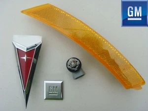 PONTIAC SOLSTICE FRONT BUMPER FENDER DOOR GM EMBLEM MARKER LIGHT SET RIGHT R NEW - Picture 1 of 9