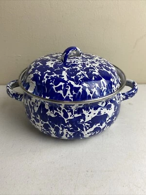 Golden Rabbit Enamelware 2.5qt Pot Double Handle Dutch Oven Blue Swirl Easter - Image 1 of 4