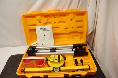 JOHNSON LEVEL & TOOL W/CASE , MODEL # 9100 / 40-0909 - Image 1 of 4