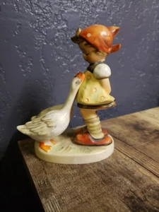 "Goose Girl" Goebel Hummel Figurine 47/0 W. Germany - Damaged - Imagen 1 de 8