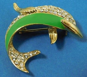 Goldfarbene Delfin Anstecknadel Brosche mit grüner Emaille & Strass besetzt - Bild 1 von 6