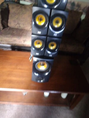 Altavoz alimentado Acoustic Audio AA5170 con 5 altavoces pequeños y control remoto Foto 1 de 4