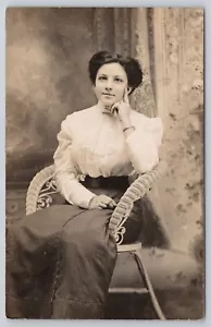 Junge viktorianische Dame RPPC langes Kleid PA unbespielt - Bild 1 von 2