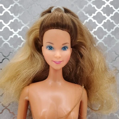 Barbie 16 - Corazón BLE9 Familia Esposa Foto 1 de 4