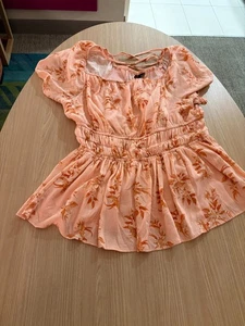 Top trasero cruzado de gasa arrugada lavable tórrido 1 1X rosa estampado floral rayón - Imagen 1 de 3