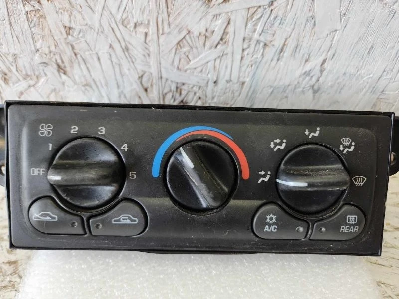 Chevrolet Malibu 2001-2005 conjunto de control de temperatura de calefacción de aire acondicionado OEM Foto 1 de 1