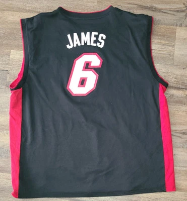 Camiseta Adidas Lebron James #6 Miami Heat Negra y Roja Talla 2XL Foto 1 de 4