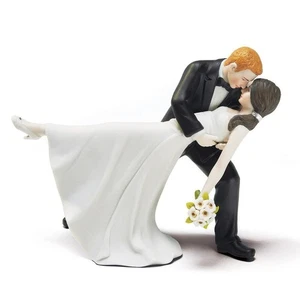 Statuina porcellana coppia sposi danza tuffo romantico stella matrimonio ca... - Foto 1 di 2