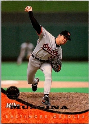 1994 Leaf #105 Mike Mussina - Image 1 of 2