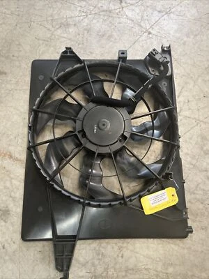 Ventilador de refrigeración del radiador 2014-15 Kia Sorento/2013-2018 Hyundai Santa Fe 2,4 L DMR Foto 1 de 3