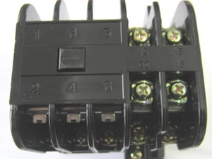 Auf Lager Neu Fuji Elektrisches Magnetschütz SRC3631-5-1N 100-110VAC - Bild 1 von 1