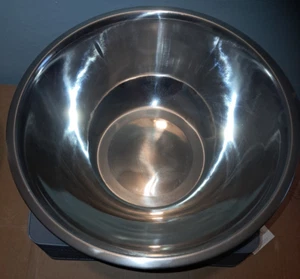 ESSENTIAL HOME 7 QUART STAINLESS STEEL BOWL FLAT BOTTOM GOOD CONDITION UE28 - Picture 1 of 2