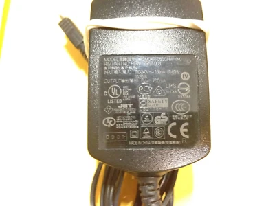 黑莓 Storm 9500 家用充电器   — 第 1/2 张图片