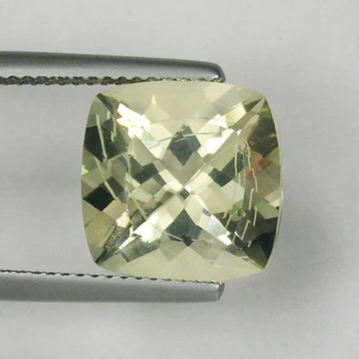 6.30 ct TOP - LIGHT LIME YELLOW -  NATURAL ANDESINE - SQ Cushion 4048 DL - Image 1 of 2