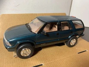 1996 CHEVROLET (S-10) BLAZER 1/25 scale PROMO BY AMT /ERTL, EMERALD GREEN  W/BOX - Picture 1 of 8