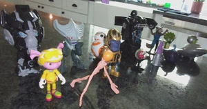 ACTION FIGURES LOT OF 13 - ALIENS - MIXED - Picture 1 of 8