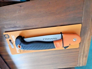 Fiskars Folding Saw 7"Triple Ground S.S. Blade Non Slip Grip Lifetime Warranty  - Picture 1 of 5