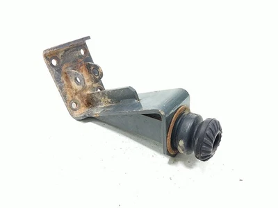 04 Kubota RTV 900 4x4 RTV900 Soporte de montaje de resorte de hoja (B) Foto 1 de 4