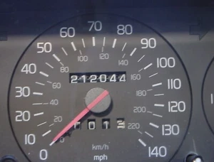 Volvo 940 Instrument cluster 212,044 miles. For 1993-1994 940 NON-TURBO Cars. - Picture 1 of 10
