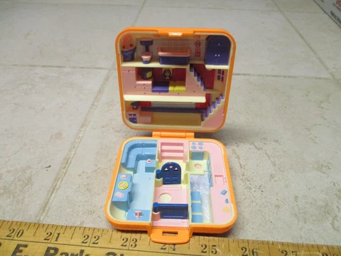 Vintage 1989 Bluebird Polly Pocket Polly’s Townhouse Orange Compact Only Playset Cover