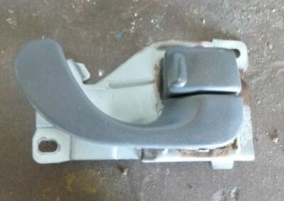 Manija de puerta interior derecha Mitsubishi Mirage 96-03 Foto 1 de 2