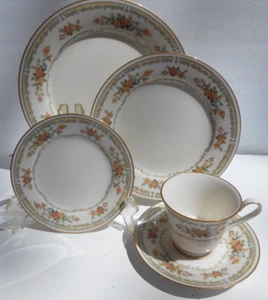 Lote de 16 piezas Noritake Marfil HOMENAJE Patrón 7236 Cena Ensalada Pan Plato Taza Platillo - Imagen 1 de 2