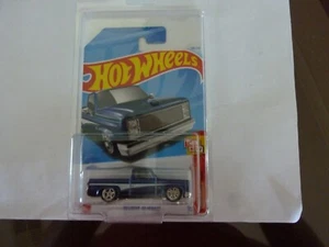 Hot Wheels Super Treasure Hunt 83 Chevy Silverado - Picture 1 of 5