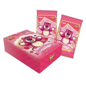Tarjeta Divertida Serie Lotso Oso Fresa Disney Anime Colección Tarjetas Coleccionables Caja - Imagen 1 de 21