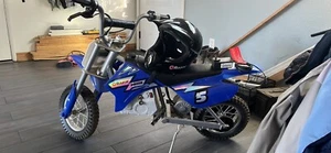 Perfect gift for the holidays. Fun outdoor Razor electric dirt bike mx350. - Picture 1 of 4