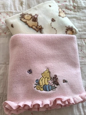 Лот 2 Винтажный Disney Classic Винни-Пух поросенок мягкий Baby одеяла розовый оборки! - Изображение 1 из 4