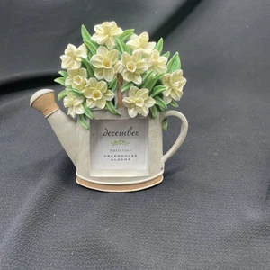 Russ Berrie & Co. Marco de fotos flor del mes pintado a mano diciembre Narciso - Imagen 1 de 6