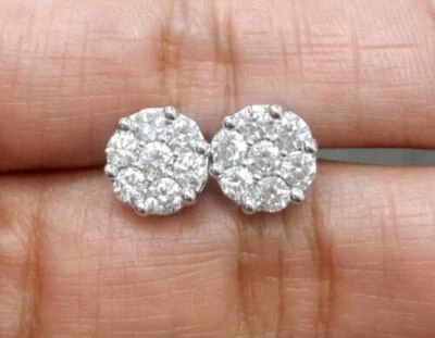 Aretes con halo de moissanita de corte redondo VVS1 de 2 quilates enchapados en oro blanco de 14 quilates Foto 1 de 4