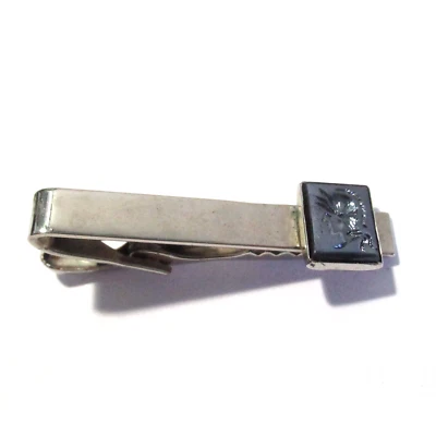 Clip de corbata con grabado Guerrero en el vidrio Intaglio gris/negro estrecho Foto 1 de 3